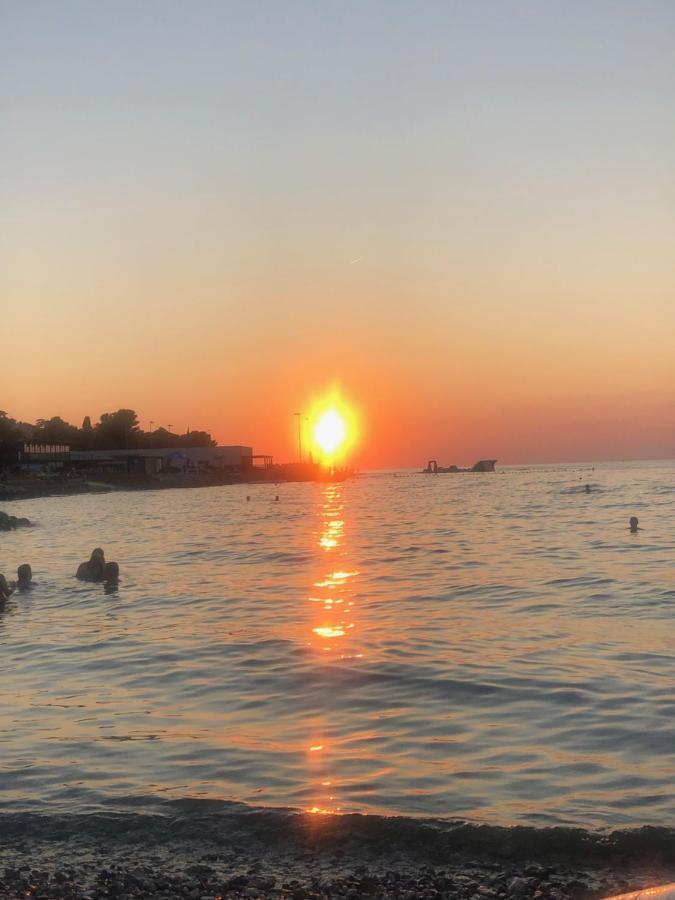 Sun & Love Apartment كوبر المظهر الخارجي الصورة